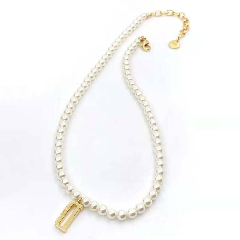 Side angle showing adjustable chain on Dior Women Dio(r)evolution Necklace