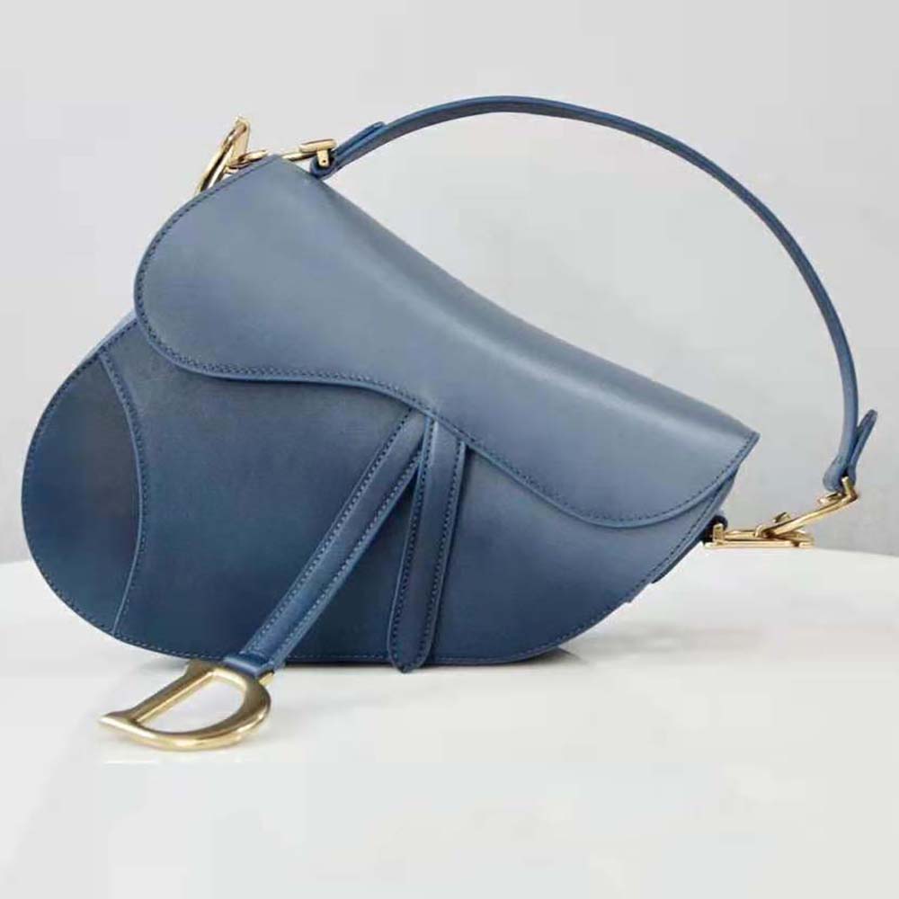 Close-up of silver ‘D’ hardware on Dior Women Saddle Bag Indigo Blue Gradient Calfskin