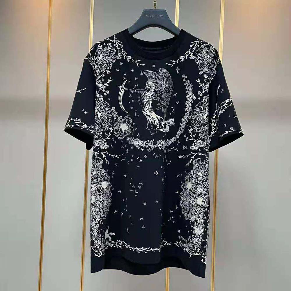 Close-up detail of gothic print on Givenchy Men Gothic Printed T-Shirt-Black