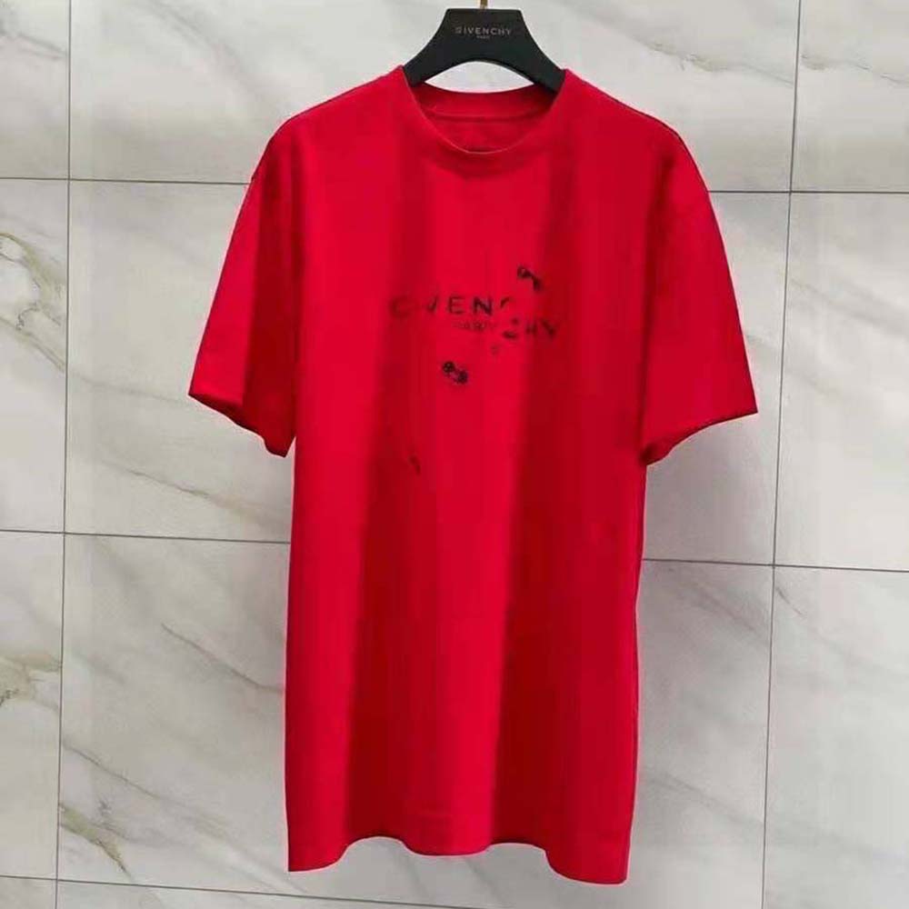 Close-up detail of trompe-l’oeil print on Givenchy Men Oversized T-Shirt