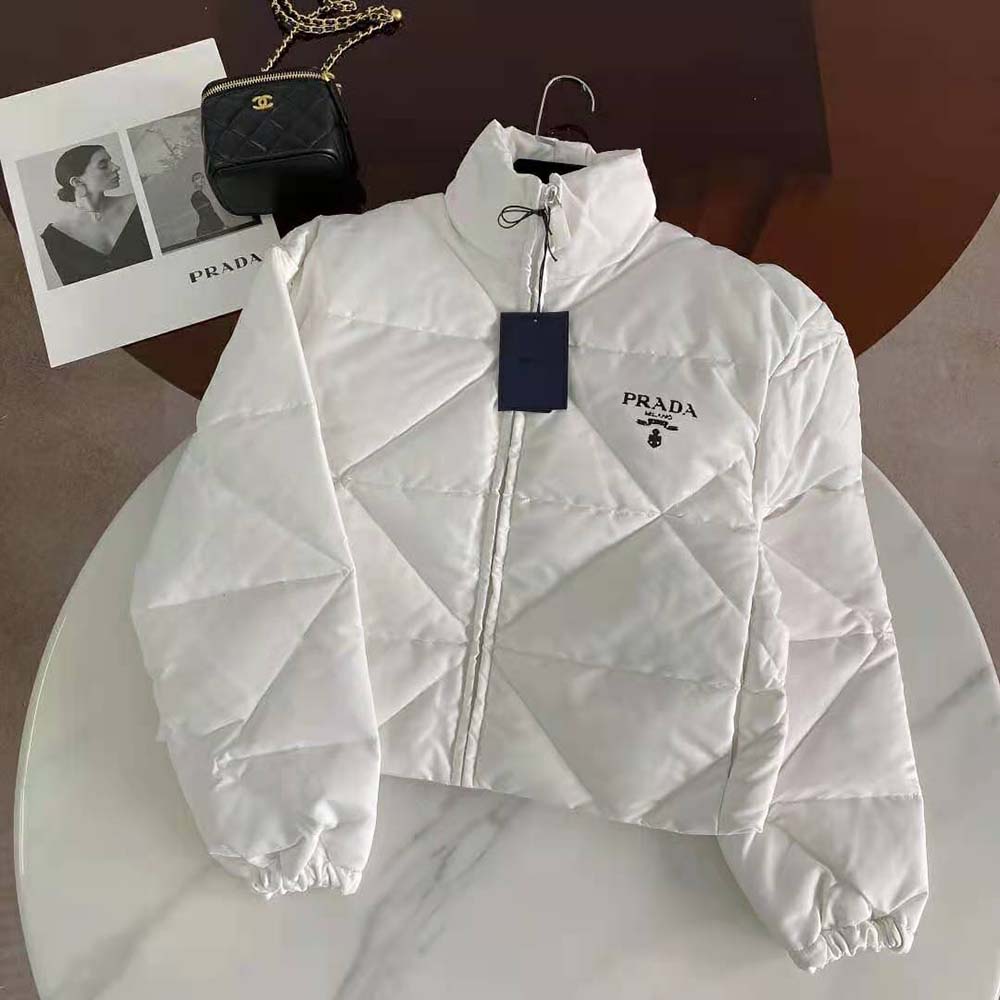 Close-up of zip and branded hardware on Prada Women Re-Nylon Gabardine Cropped Down Jacket-White