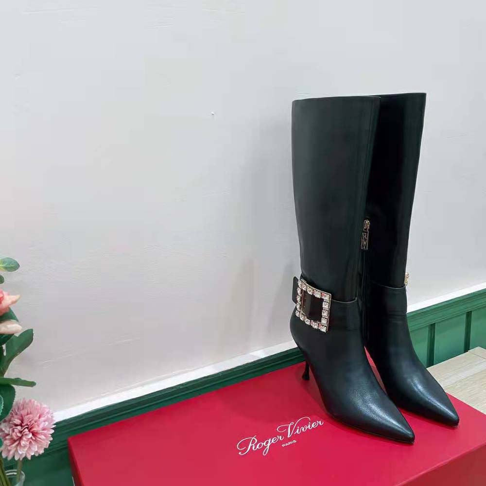 Top-down view of pointed toe and black leather on Roger Vivier Women Pointy Strass Buckle Boots