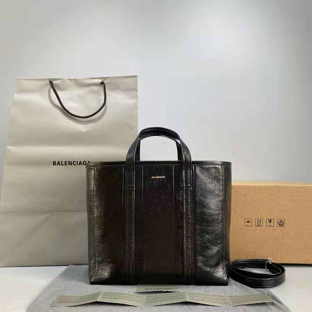 Close-up of silver-tone hardware on Balenciaga Women Barbes Shopper Bag