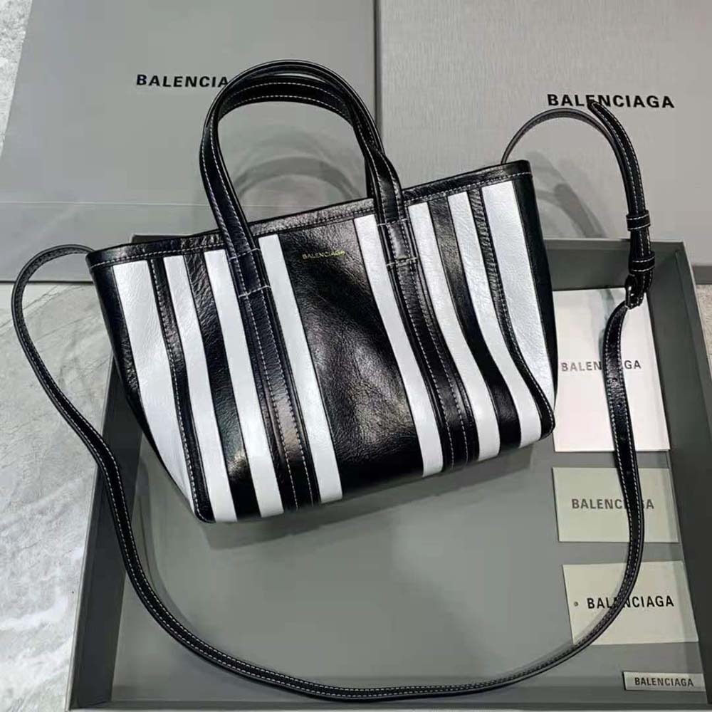 Close-up of silver-tone hardware and zip on Balenciaga Women Barbes Small East-West Shopper Bag