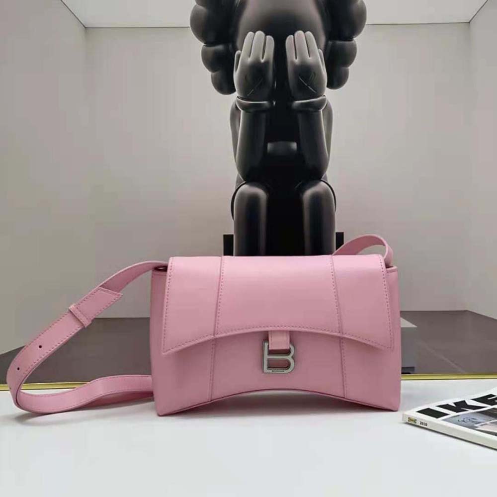 Close-up of oversized zip detail on Balenciaga Women Downtown Small Shoulder Bag in Pink
