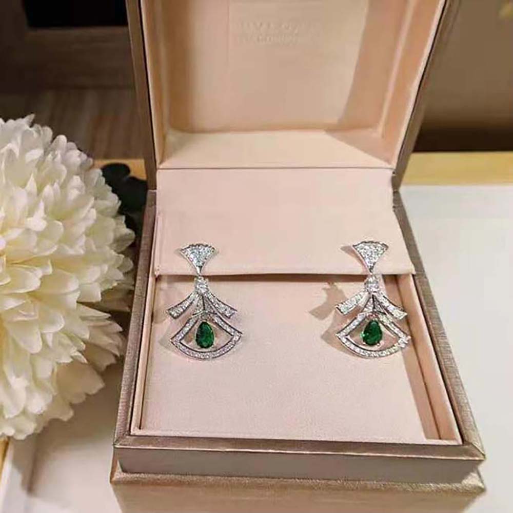Side angle highlighting green accents on Bvlgari Women Divas Dream earrings