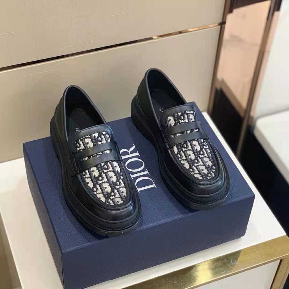 Top-down detail of Dior Oblique jacquard on Dior Men Explorer Loafer