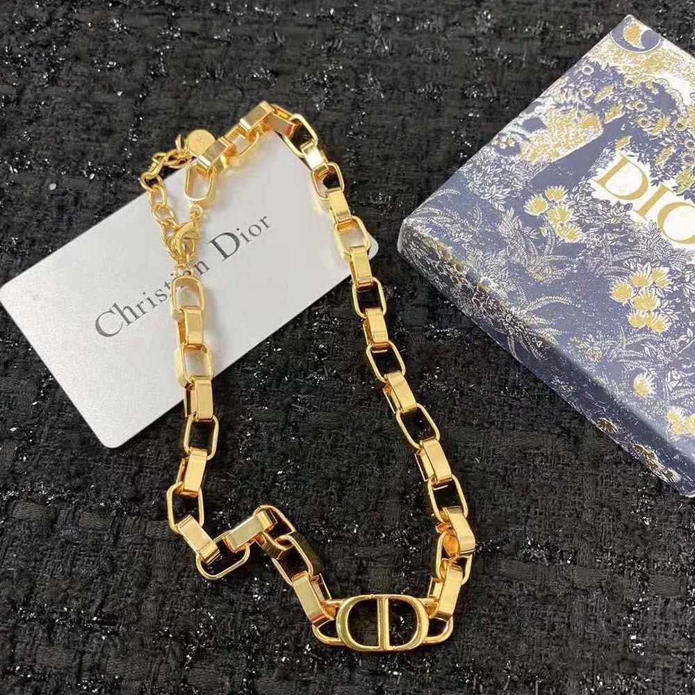 Full length of Dior Women 30 Montaigne Necklace gold chain on white background