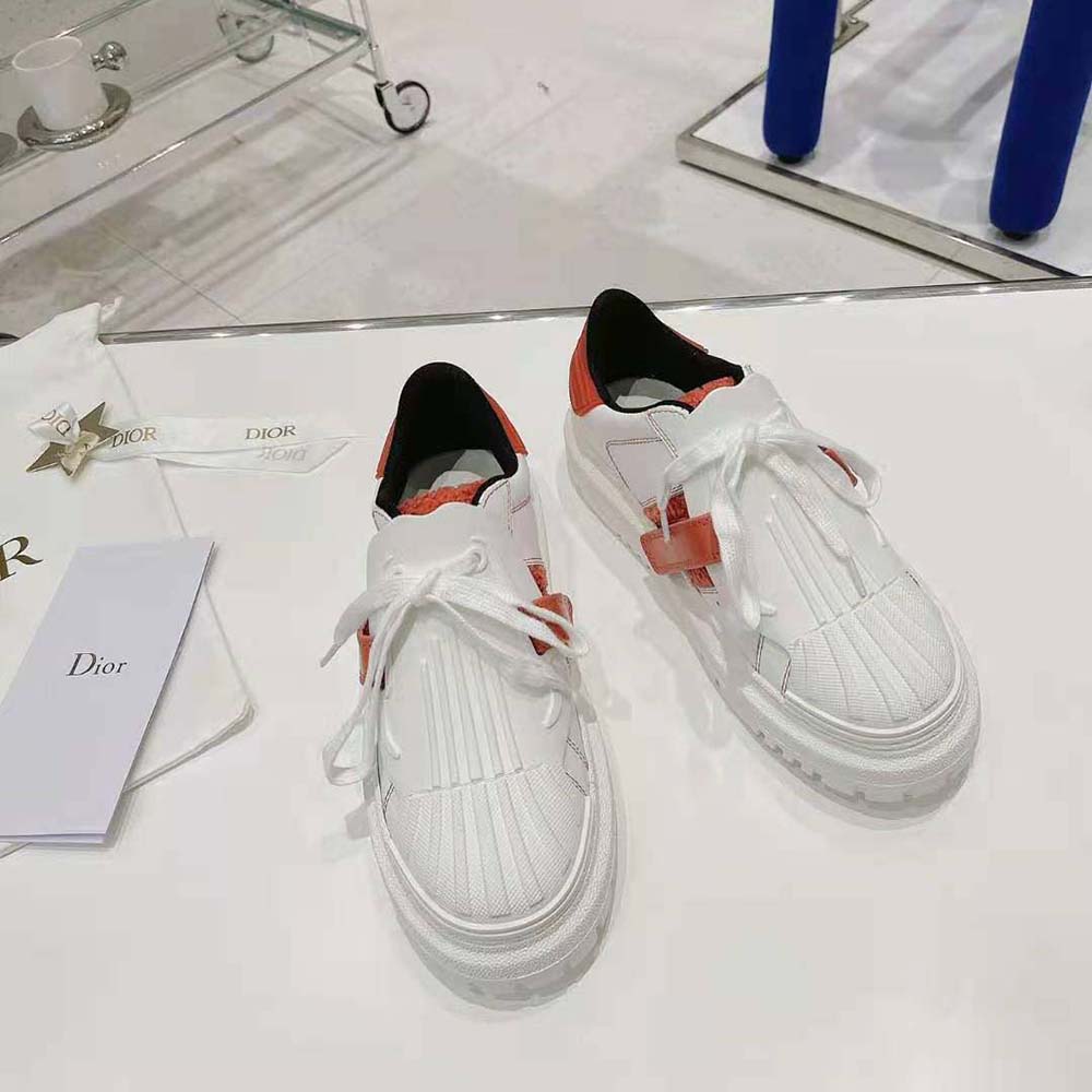 Close-up detail of pink terry cotton on Dior Women Dior-id Sneaker
