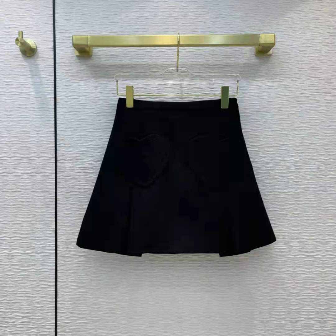 Close-up on heart-shaped pocket detail of Dior Women Dioramour Miniskirt