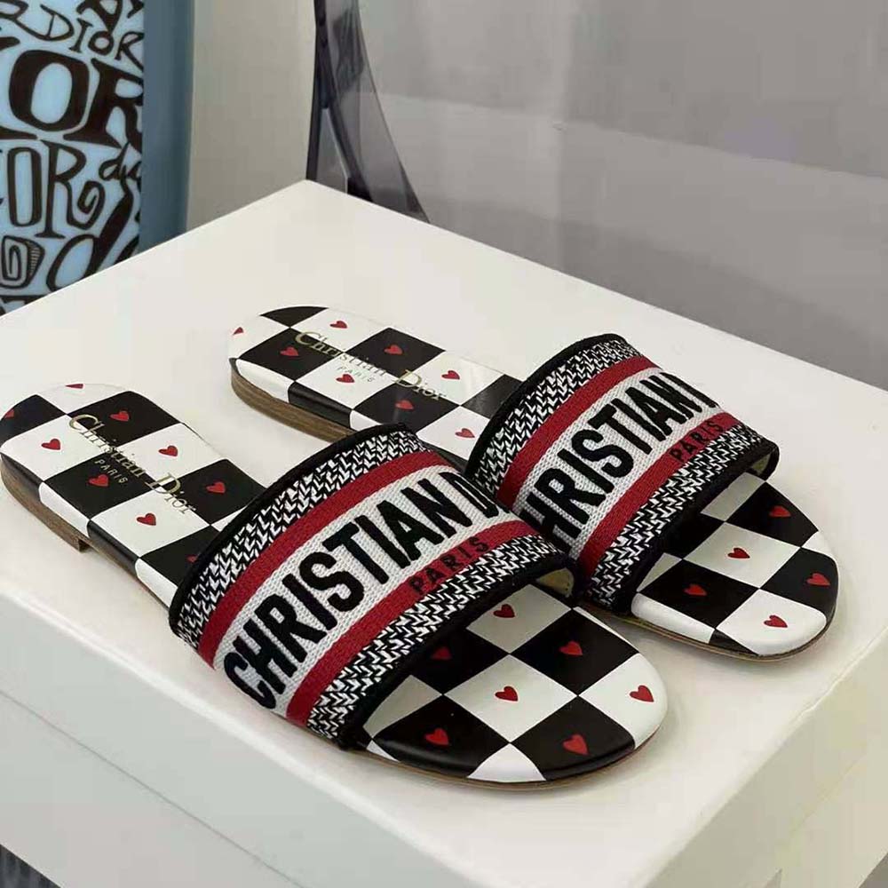 Close-up of D-Chess heart embroidered detail on Dior Women Dway Dioramour Slide