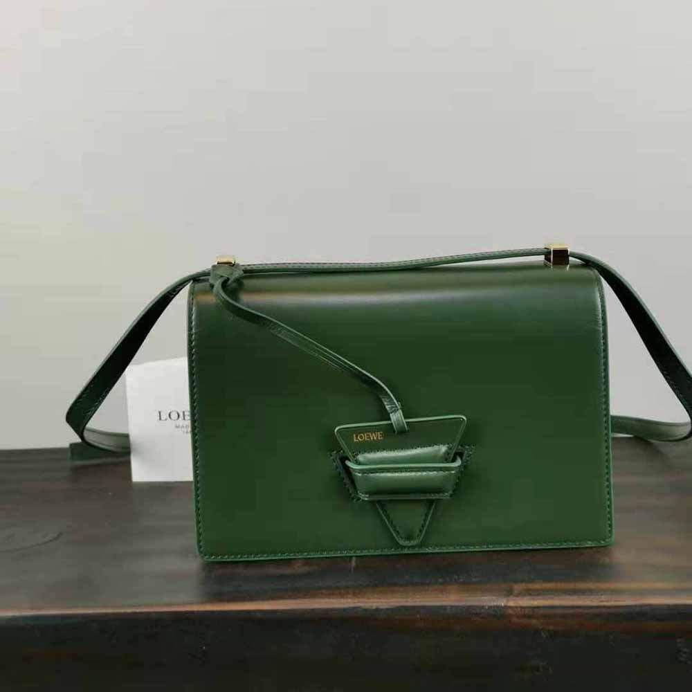 Close-up detail of magnetic flap on Loewe Women Barcelona Bag