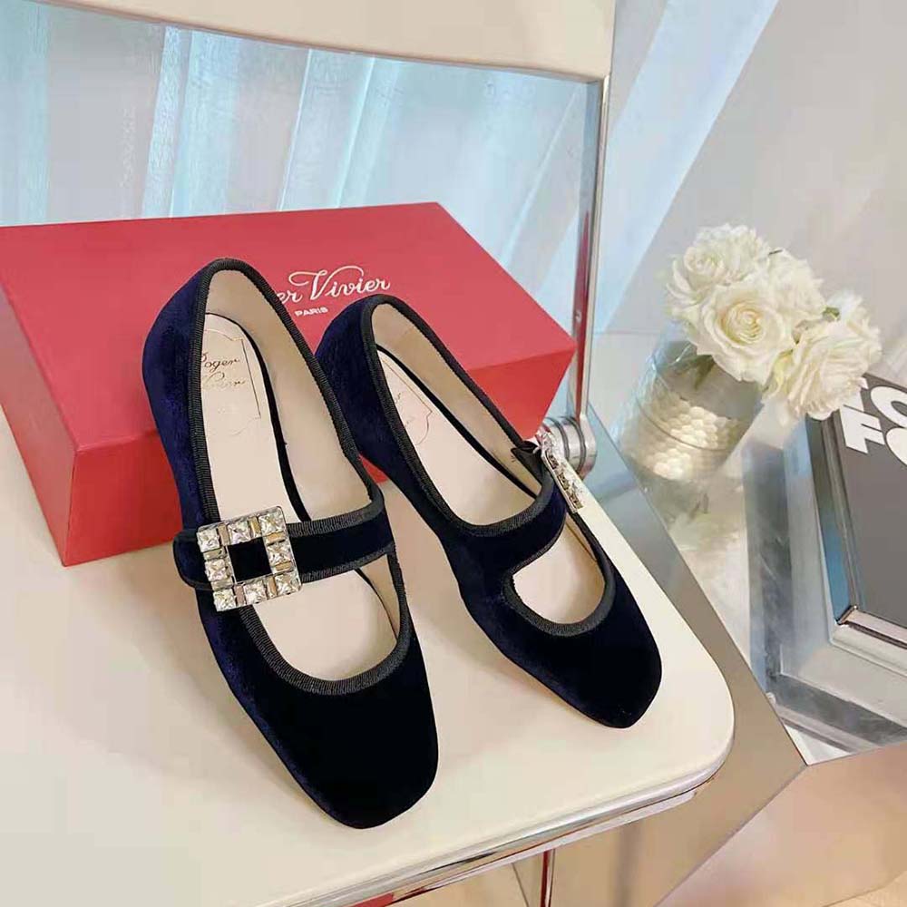 Overhead shot showing plush velvet texture of Roger Vivier Très Vivier Babies Ballerinas