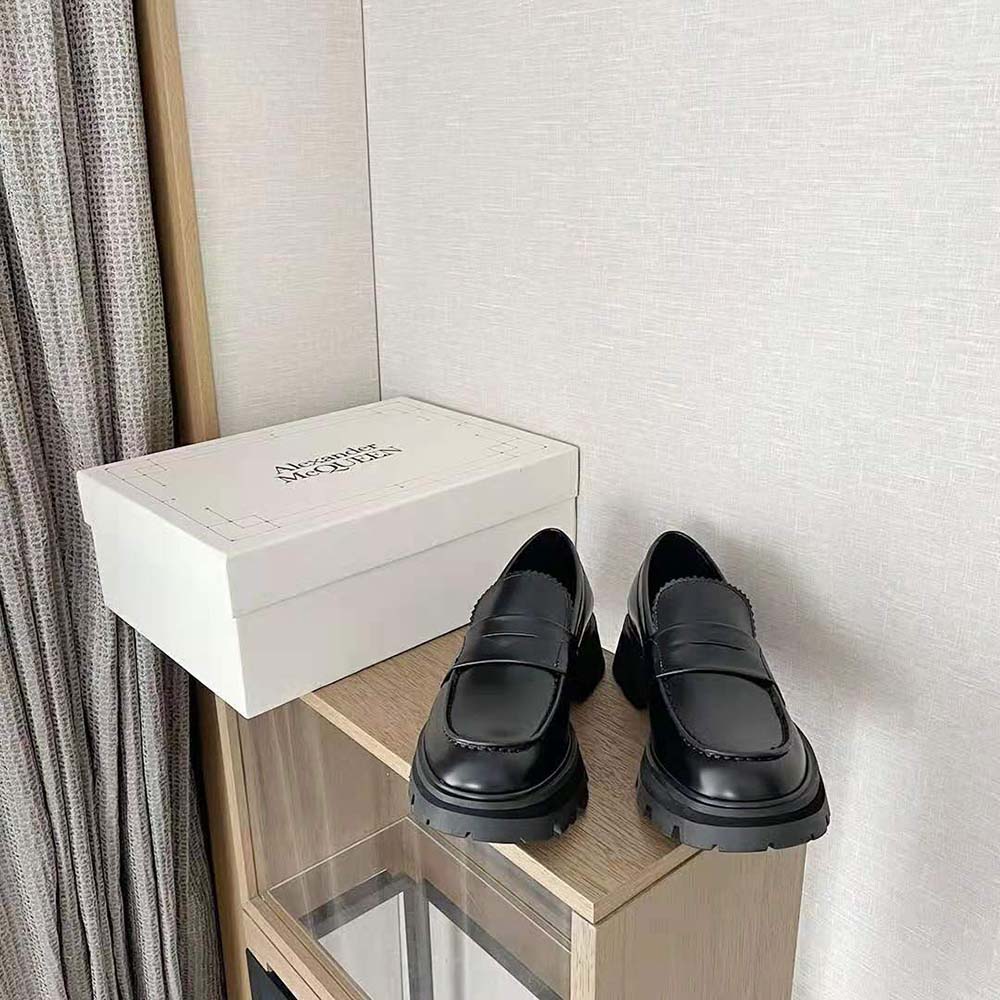 Close-up of black leather and oversized sole on Alexander Mcqueen Women Wander Loafer-Black