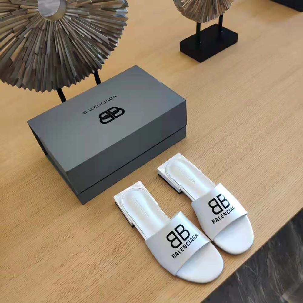 Close-up of soft nappa leather and minimalist embossing on Balenciaga Women Box Sandal