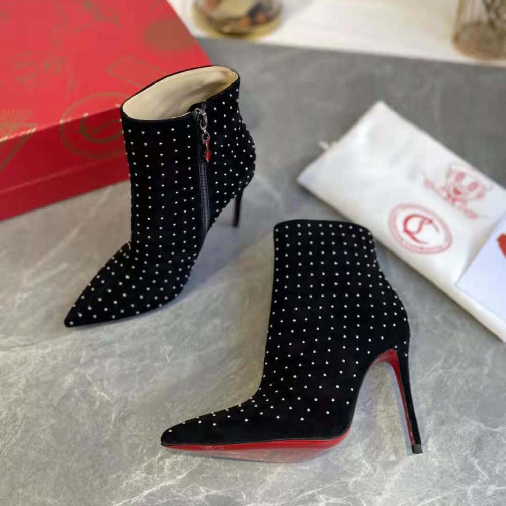 Back view highlighting zip closure on Christian Louboutin Women So Kate Booty Plume 100 mm