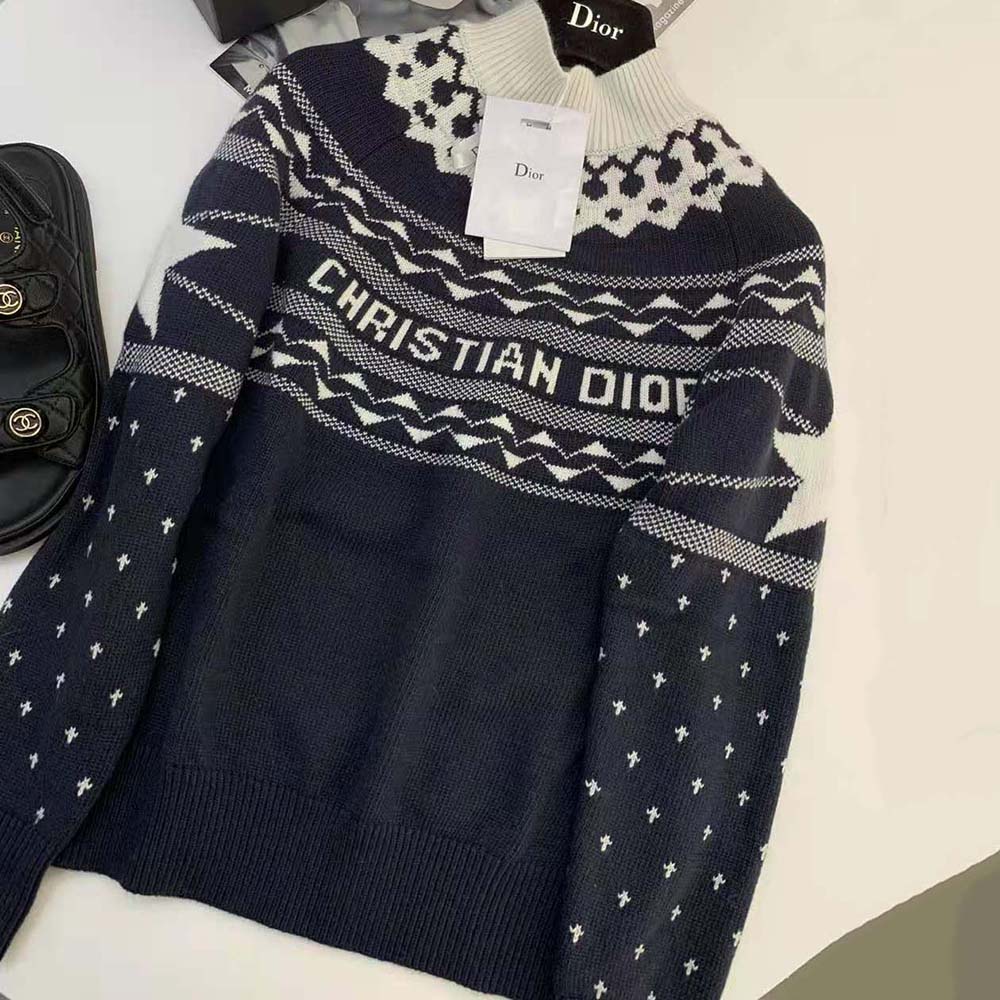 Close-up of wool and cashmere knit texture on Dior Women Dioralps Sweater