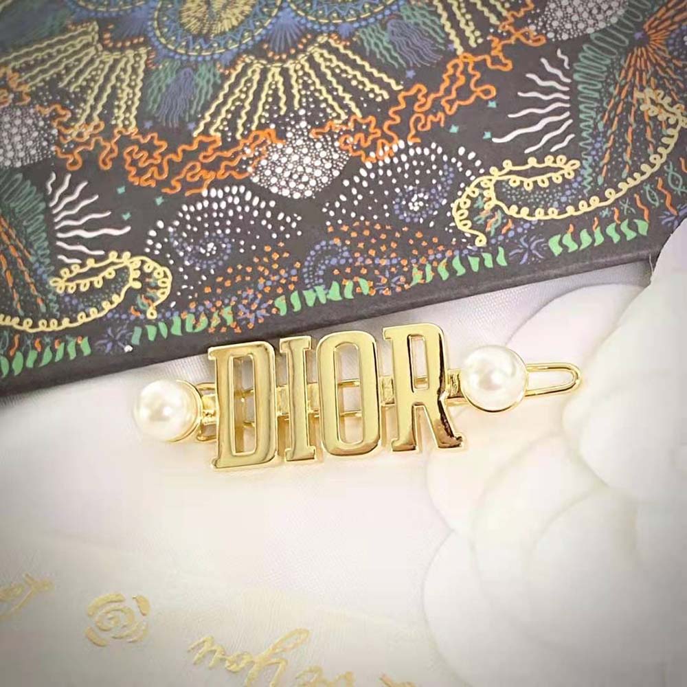 Styled shot of Dior Women Dio(r)evolution Barrette holding swept-back hair