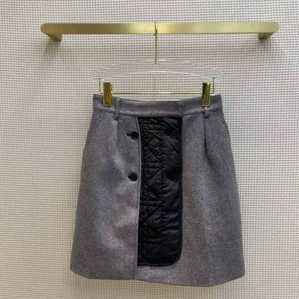 Close-up of silver cotton drill fabric and Macrocannage lining detail