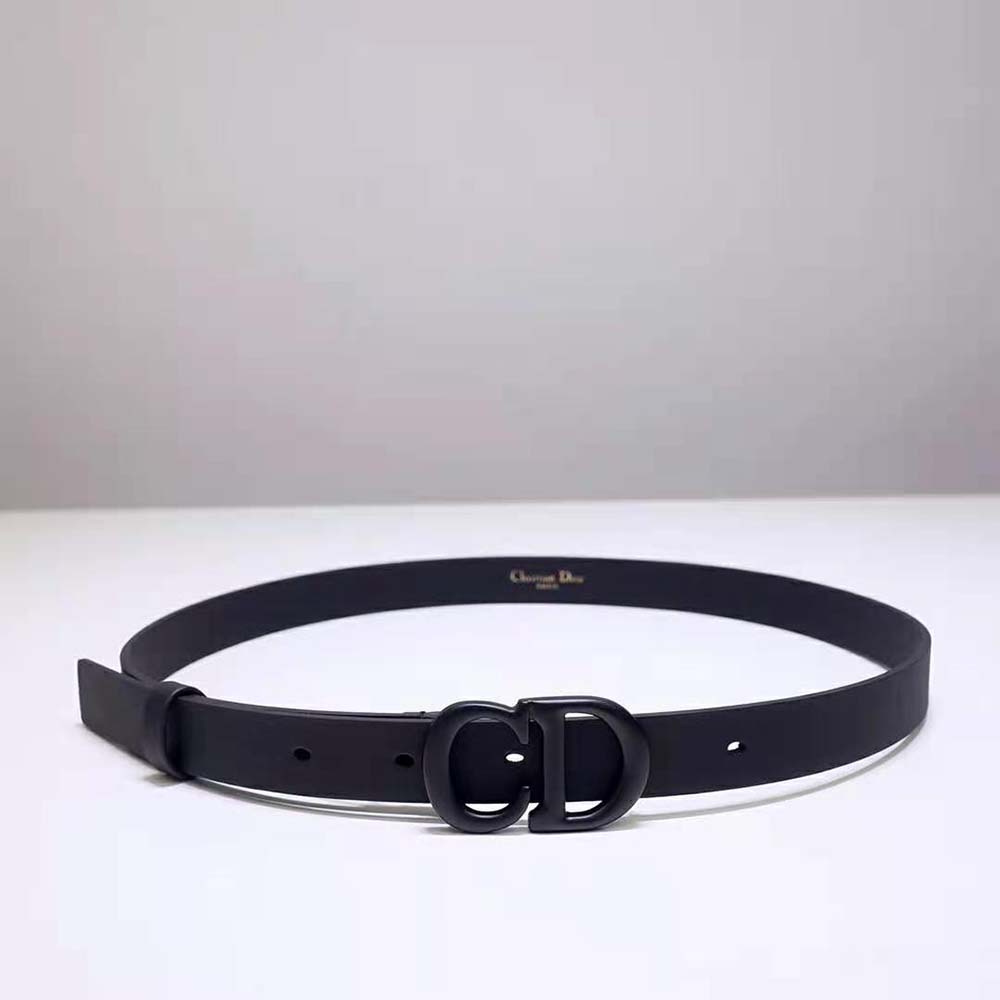 Side angle showing silhouette and hardware of Dior Women Saddle Belt