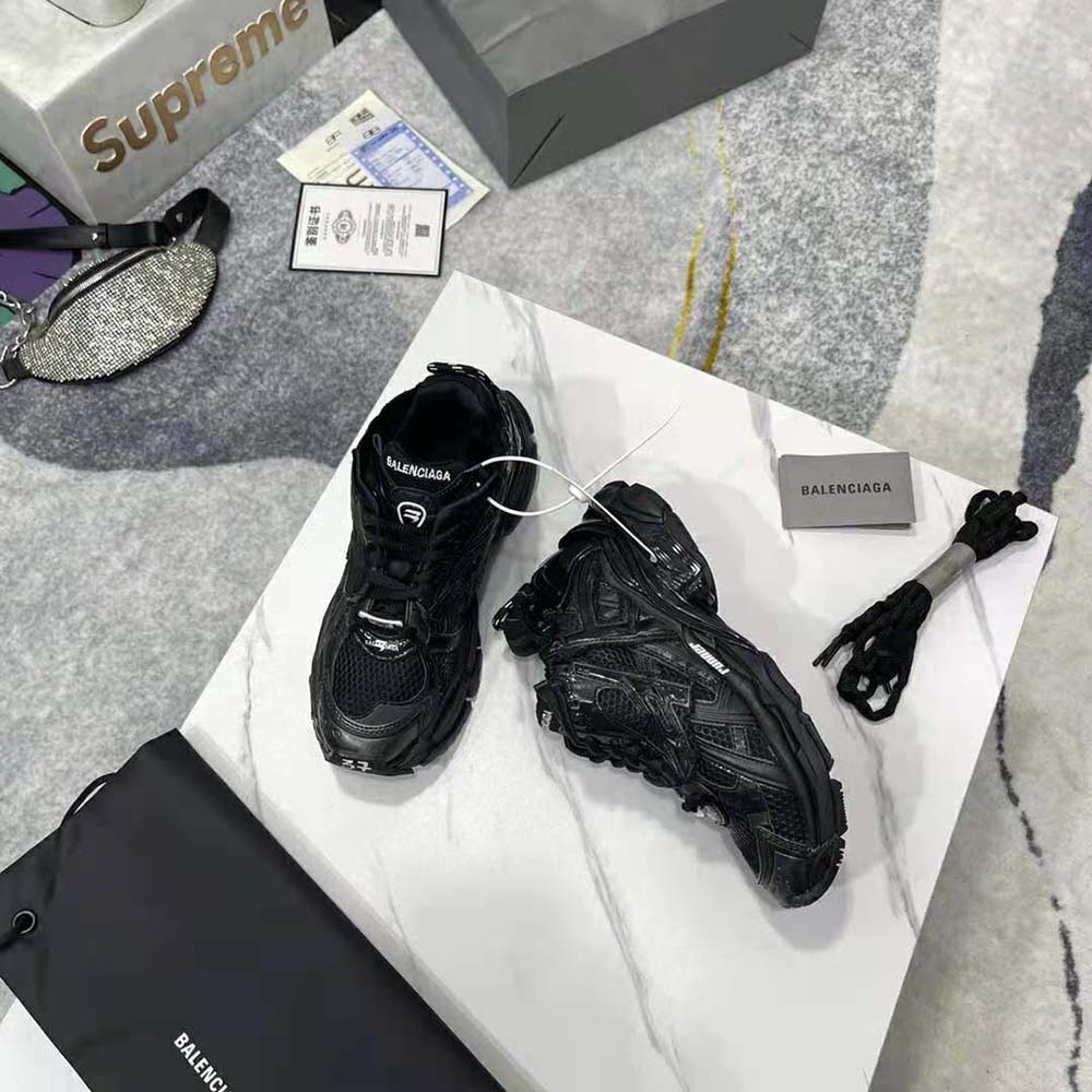 Close-up on tongue and laces of Balenciaga Women Runner Sneaker black model