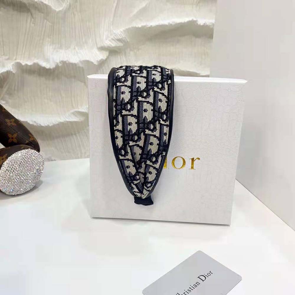 Side profile of Dior Women D-Oblique Headband Navy Cotton with cotton texture