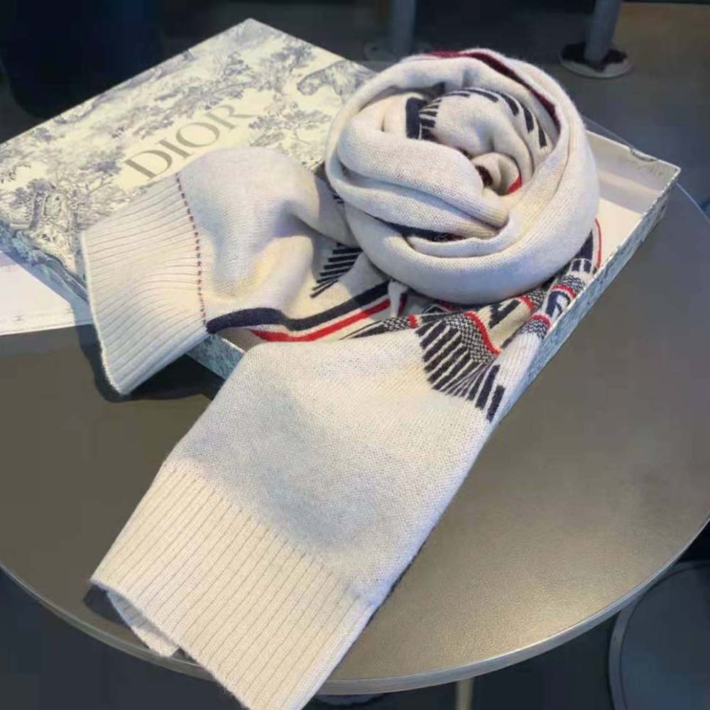 Close-up of woven texture and Dior signature on Dioralps Scarf