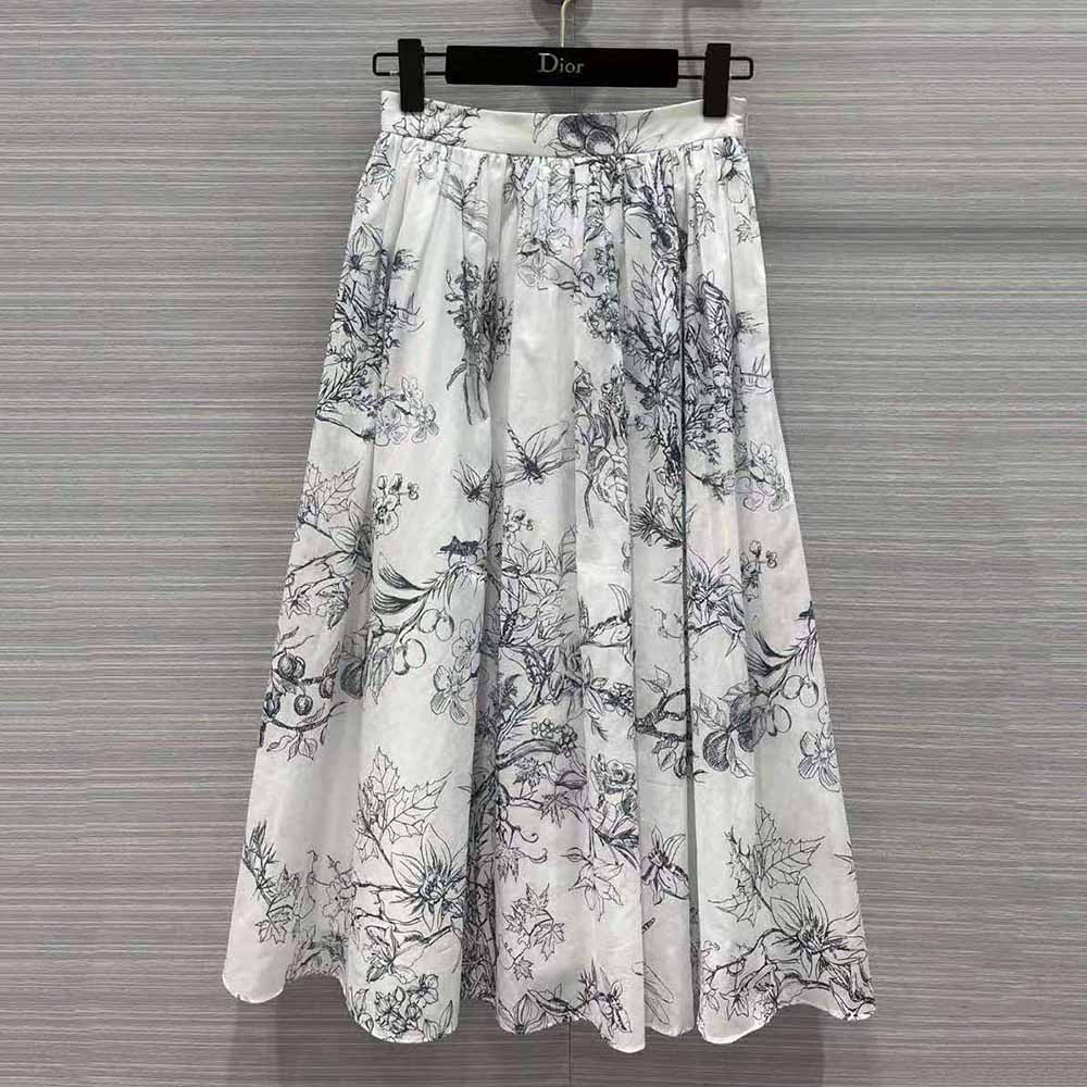 Close-up of Toile de Jouy flowers motif on Dior Women Skirt