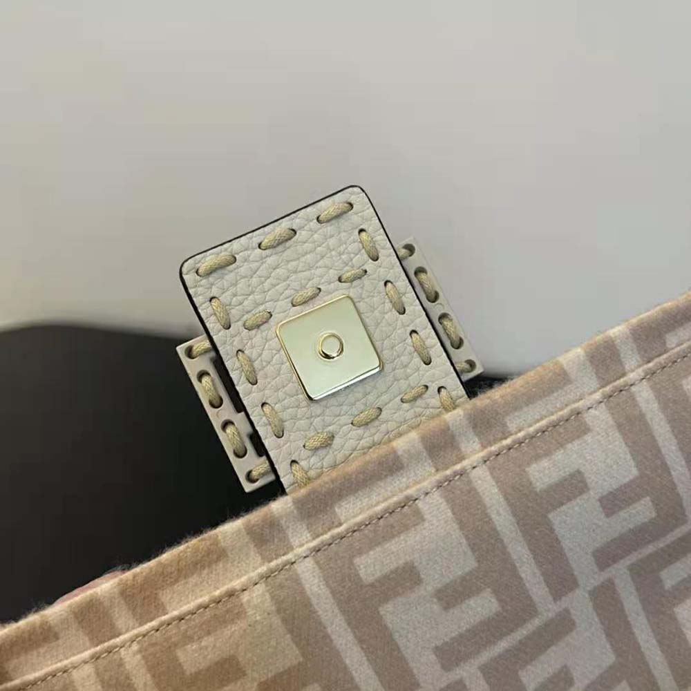 Fendi Women Medium Baguette 1997 Beige FF Wool Bag - image 10