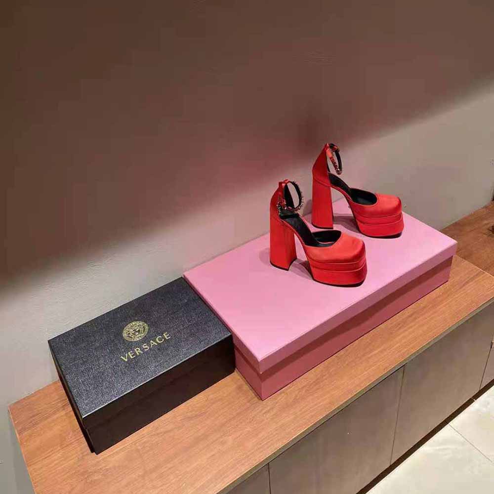 Close-up of gold Medusa emblem on Versace Women Medusa Aevitas Platform Pumps-Red