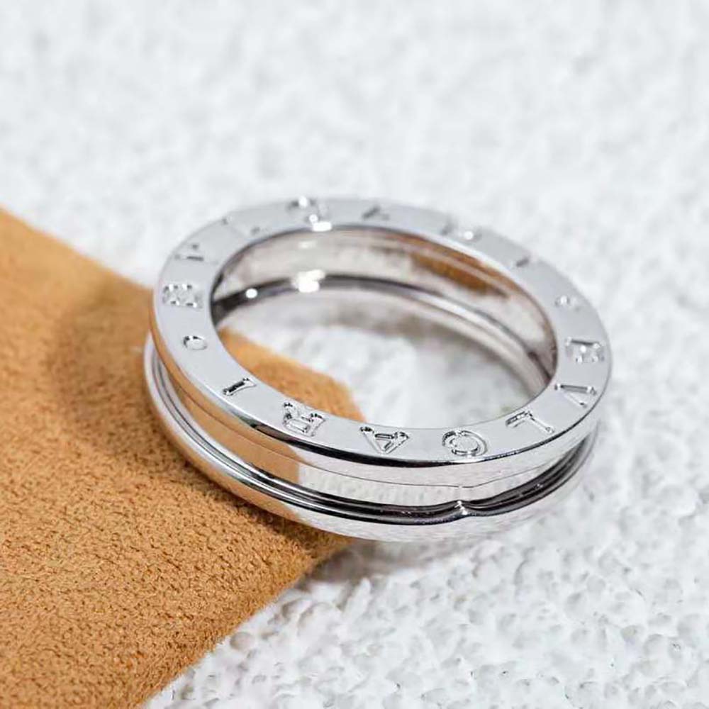 Bvlgari Women B.Zero1 One-Band Ring worn on hand, silver shine