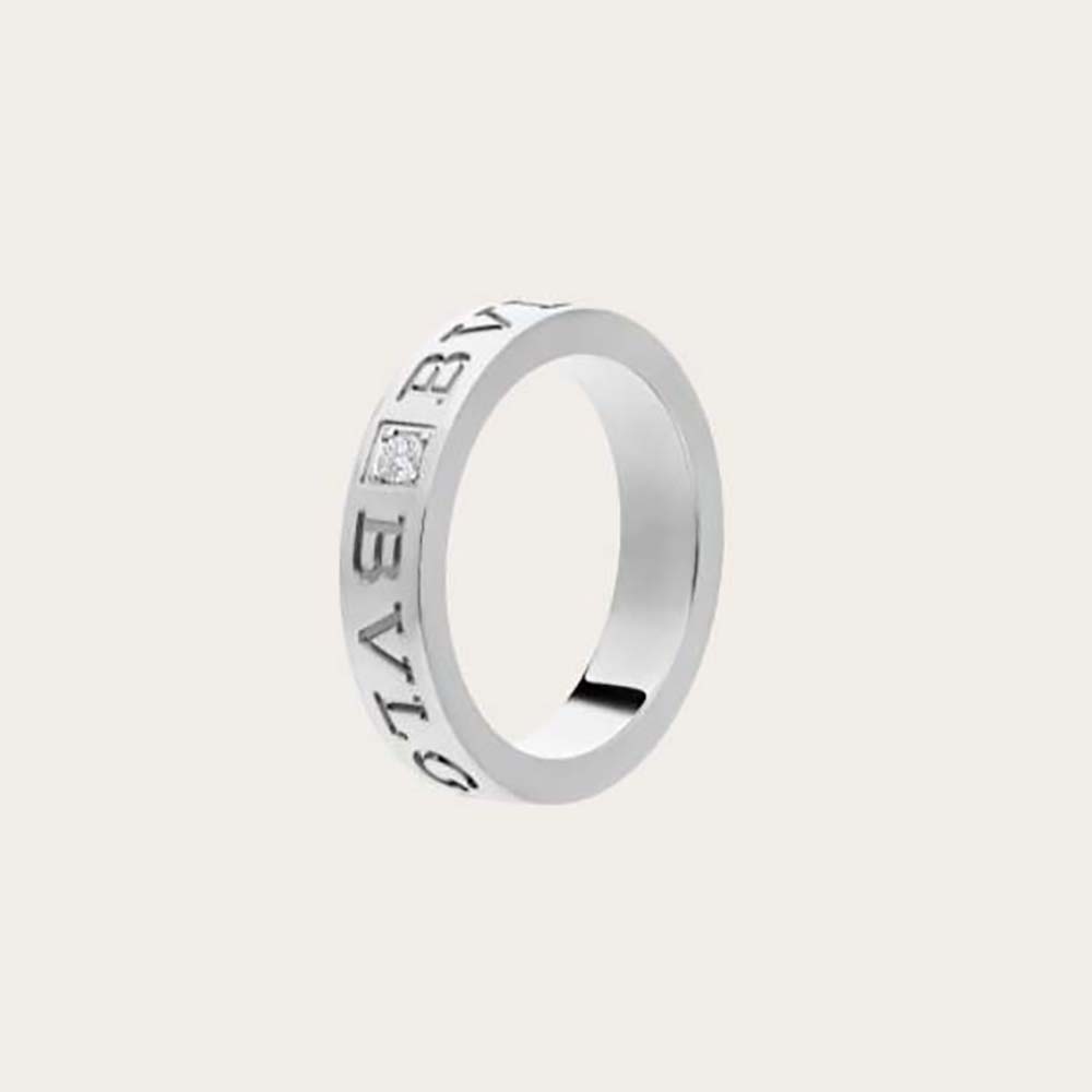 Close-up of Bvlgari Women Bvlgari Bvlgari Ring diamond detail