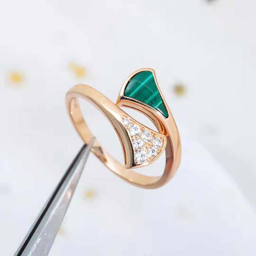 Side view showing rose gold band and signature Bvlgari engraving ring