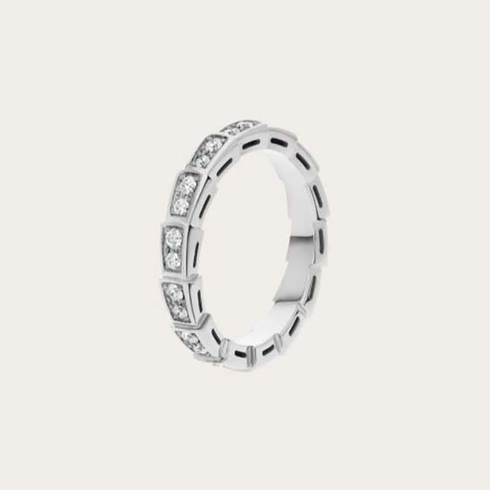 Close-up of Bvlgari Women Precious Beauty of the Scales Serpenti Viper Ring top view