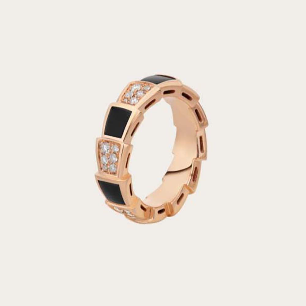 Close-up of Bvlgari Women Serpenti Viper Band Ring in rose gold-black