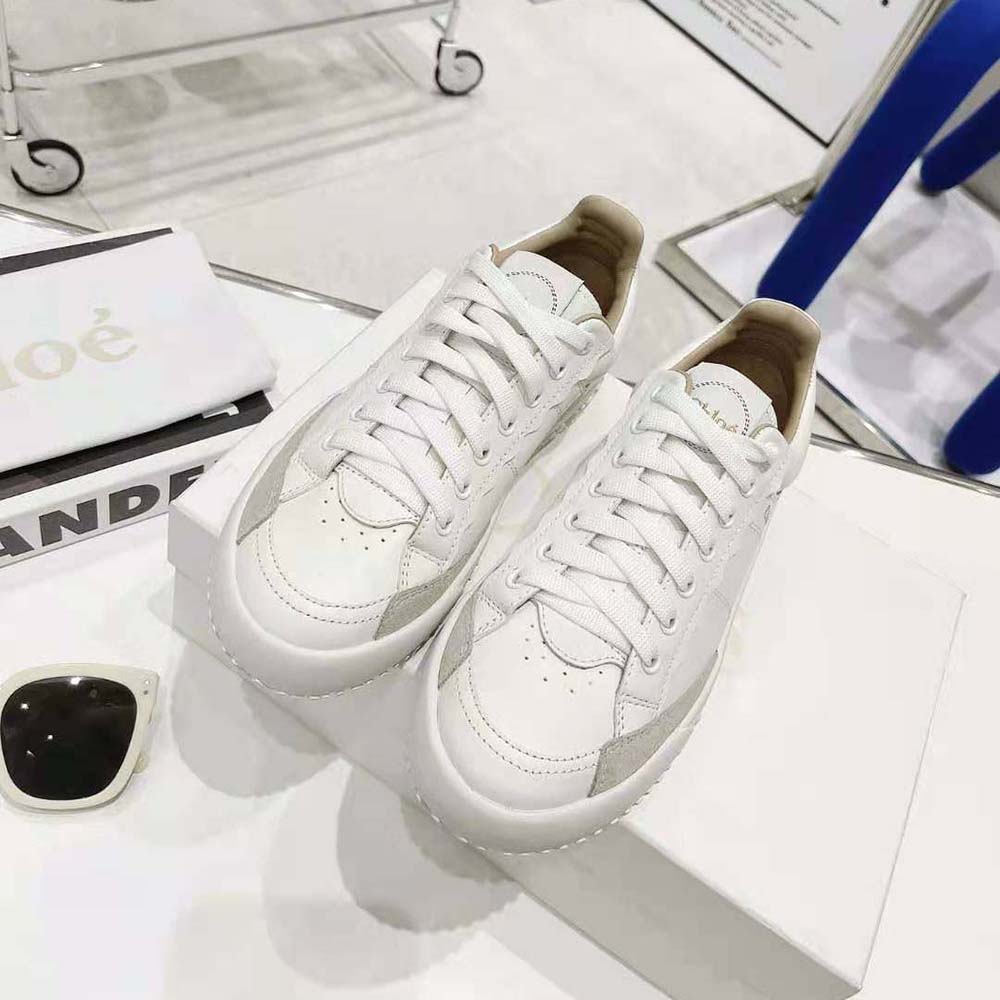 Close-up of gold Chloé logo hardware on Franckie Low-Top Sneaker