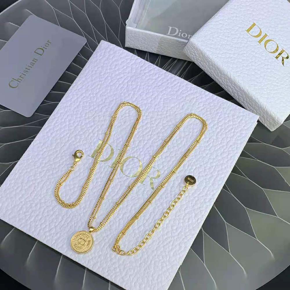 Side angle showing adjustable length on Dior Women 30 Montaigne Necklace