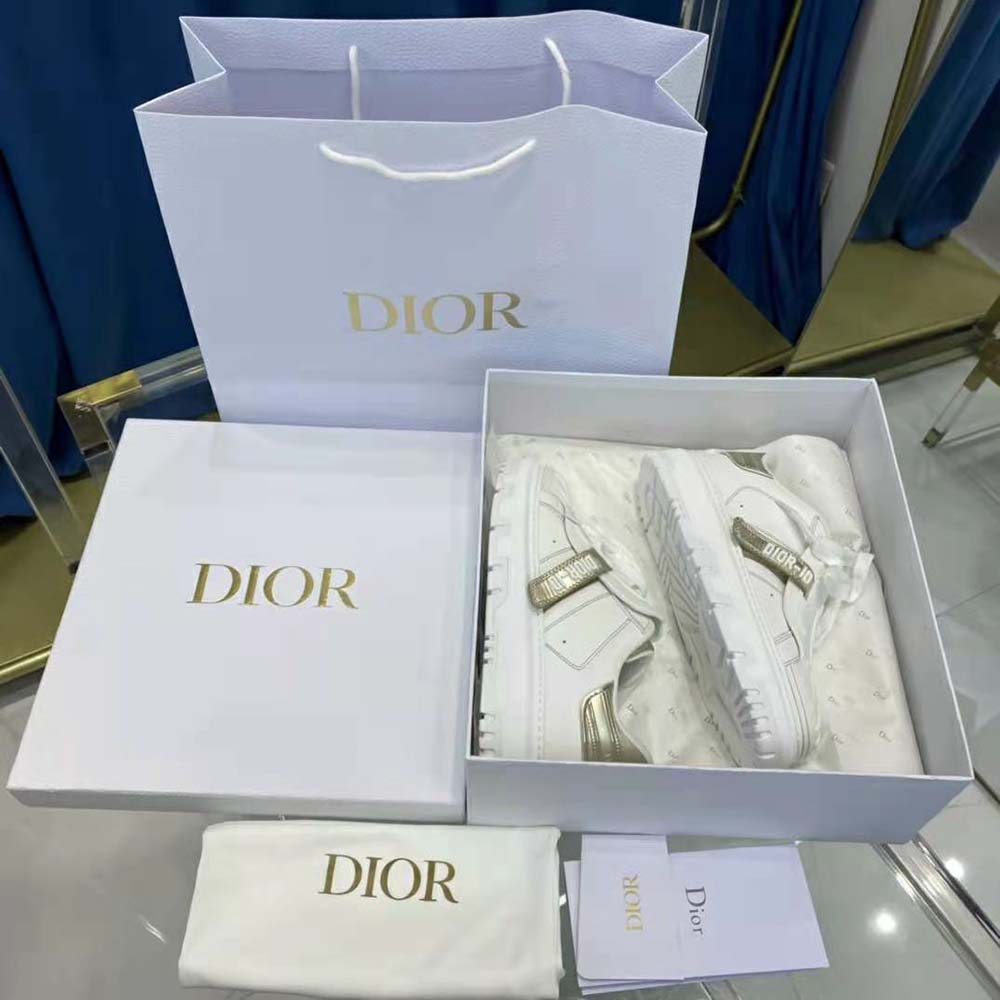 Top-down look at lace-up closure on Dior Women Dior-id Sneaker