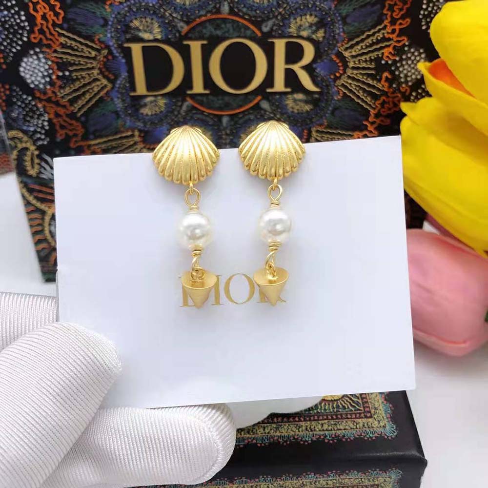 Close-up detail of white resin pearls on Dior Women Sea Garden Earrings