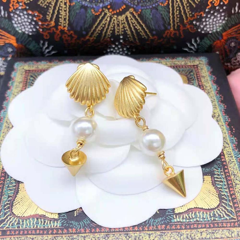 Side angle highlighting gold-finish metal and clasp of Dior Women Sea Garden Earrings