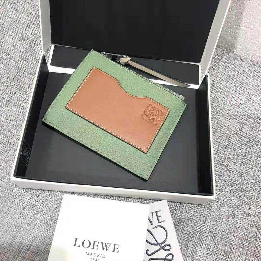 Close-up of lime grained calfskin and silver hardware on Loewe cardholder