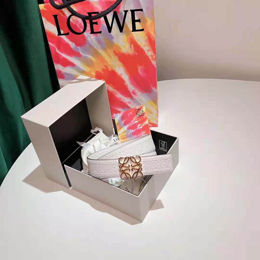 Close-up detail of Loewe Anagram embossed on white silk calfskin belt