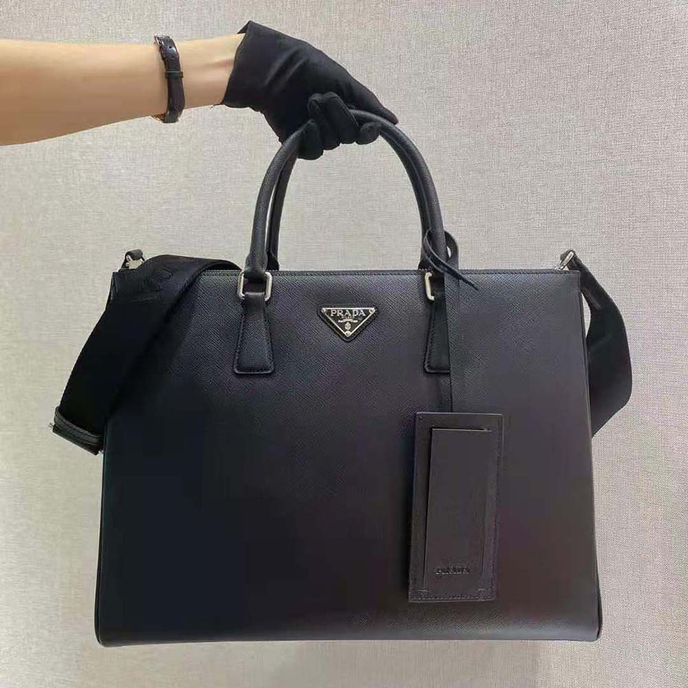 Close-up of crosshatch Saffiano leather texture on Prada Men Prada Galleria Bag-Black