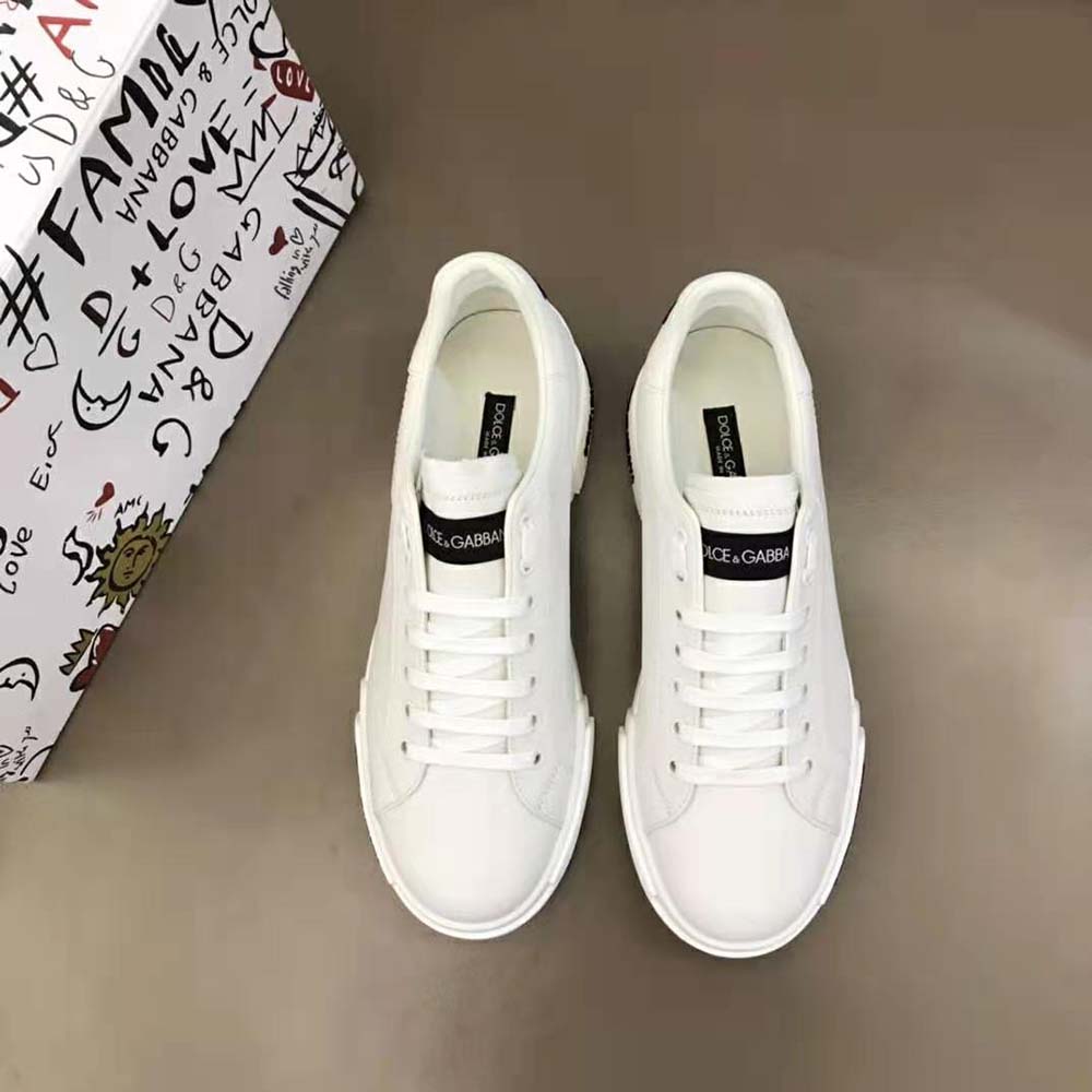 Close-up on white calfskin leather and D&G logo hardware detail