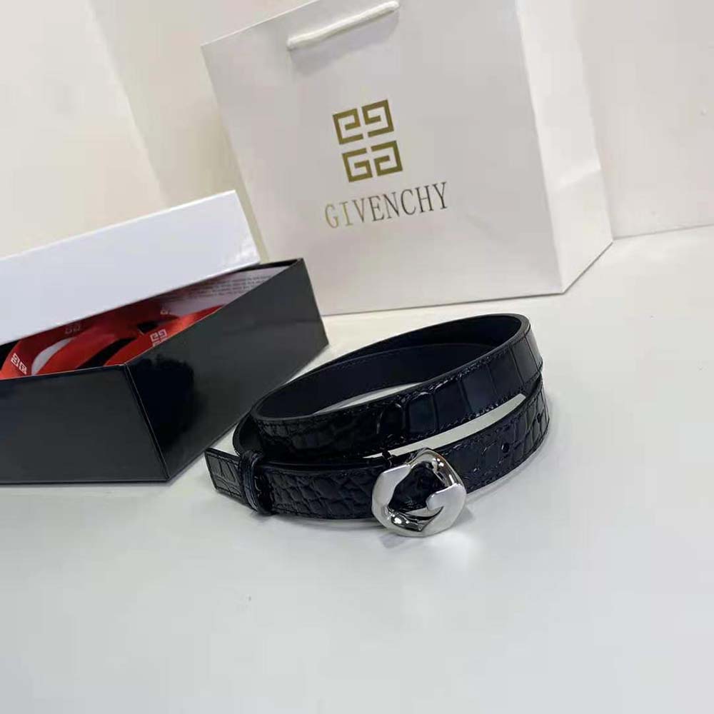 Givenchy Women Reversible Belt in Leather with G Chain Buckle - image 6