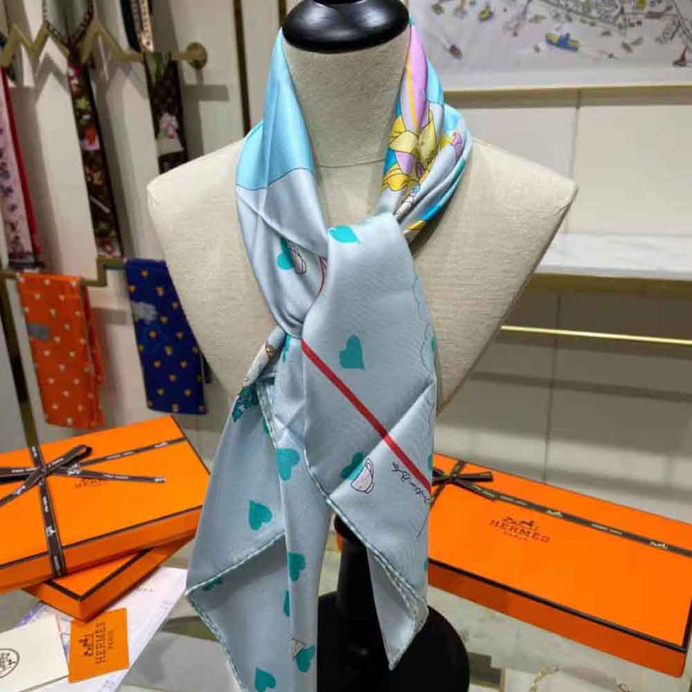 Hermes Women Tea Time Scarf 70 in Silk with Hand-Rolled Edges - image 7