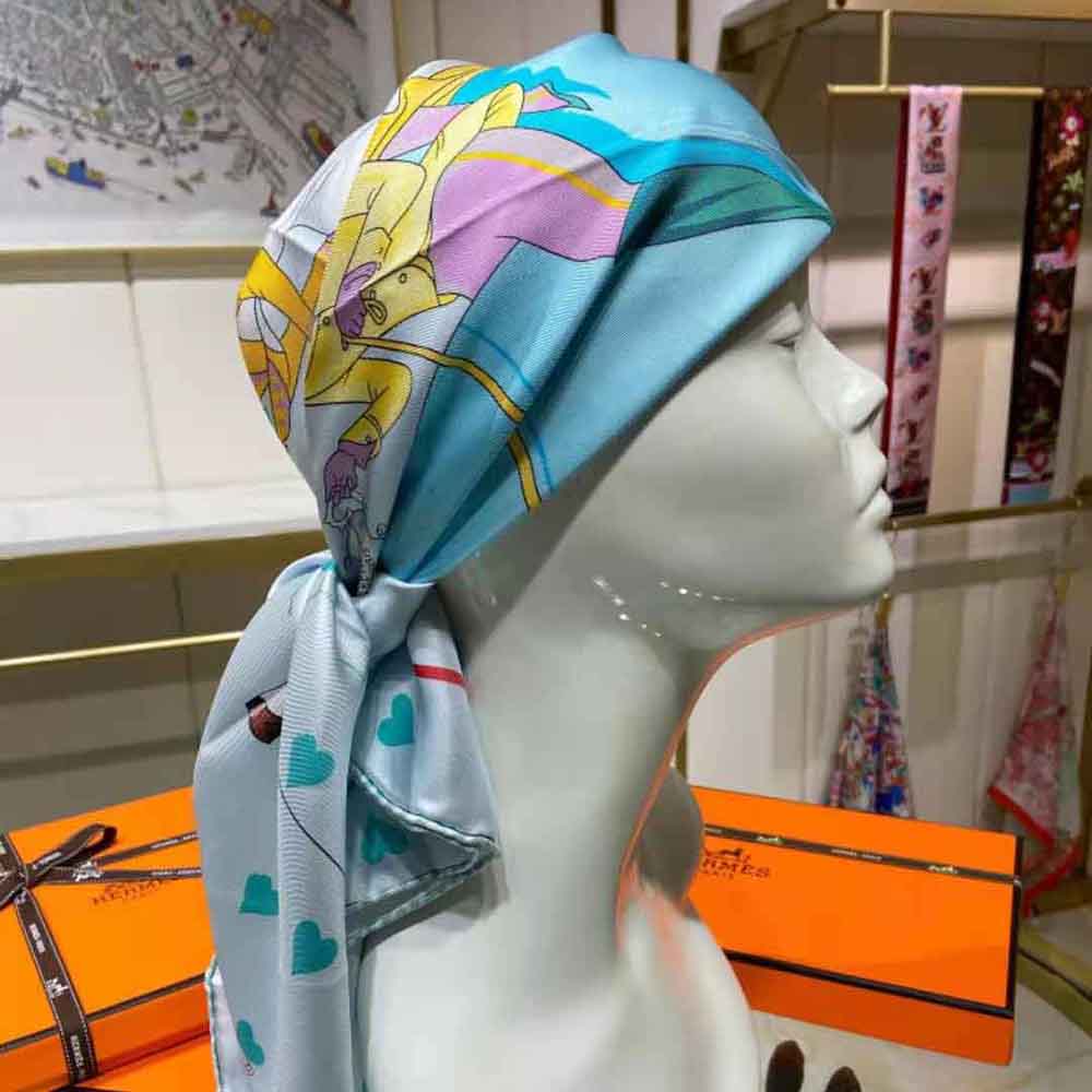 Hermes Women Tea Time Scarf 70 in Silk with Hand-Rolled Edges - image 6