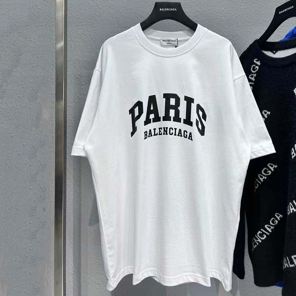 Side angle showing medium fit of Balenciaga Men Cities Paris T-shirt