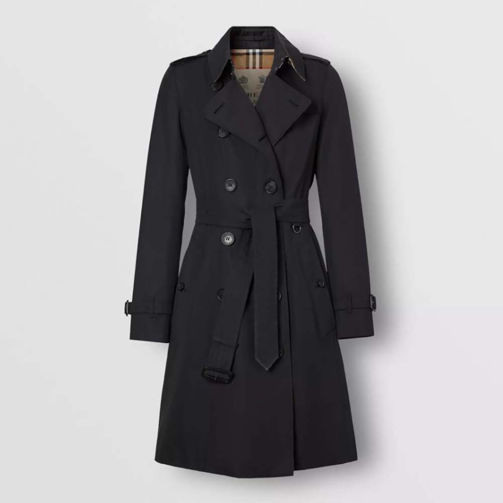 Front view of Burberry Women The Mid-length Chelsea Heritage Trench Coat in black
