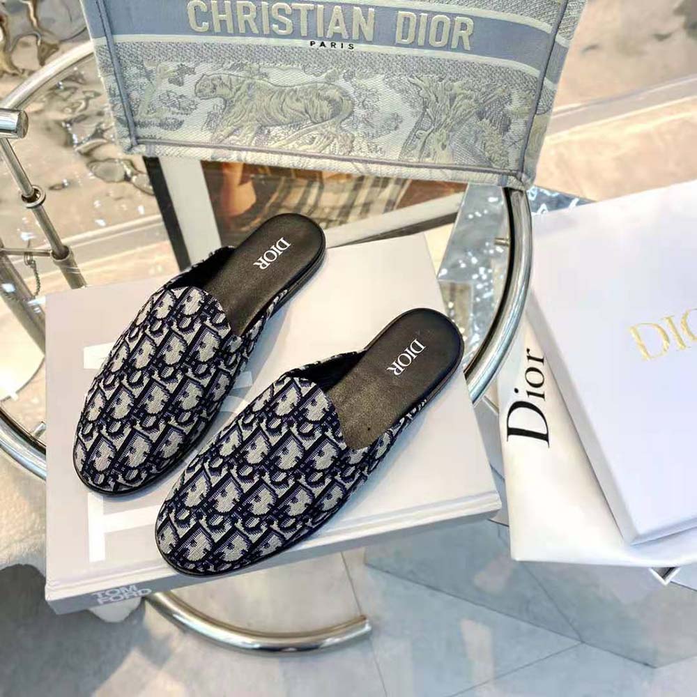 Close-up of Dior Oblique jacquard pattern on Dior Men Indior Mule